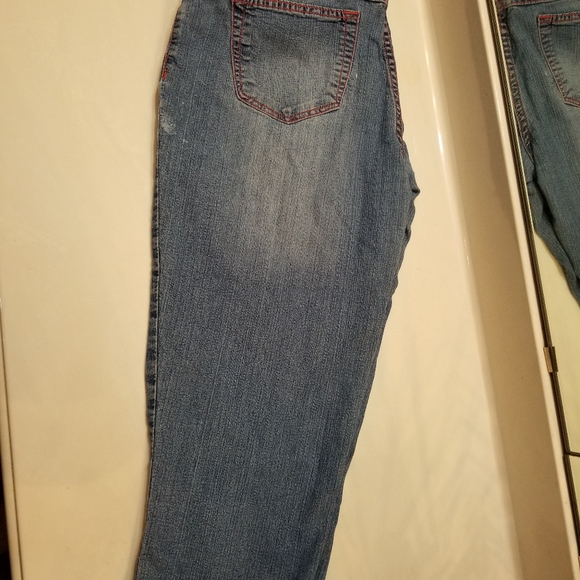 Capri Jeans - Picture 8 of 8